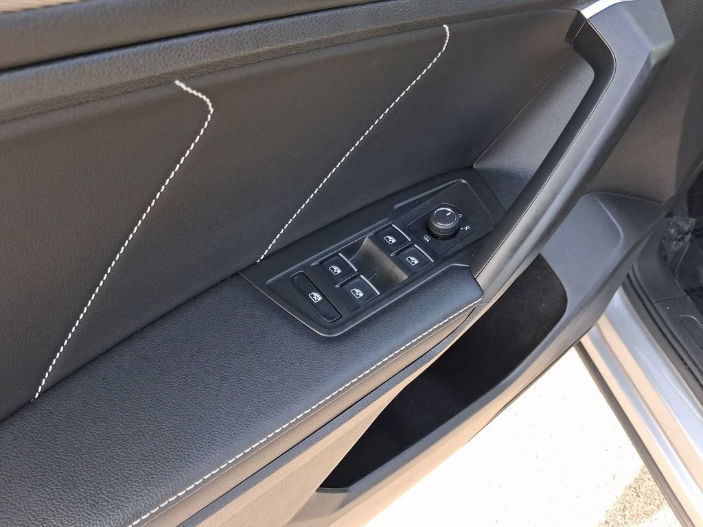 Certified 2023 Volkswagen Tiguan SE FWD image 16