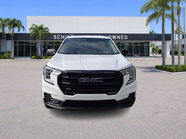 Used 2023 GMC Terrain SLE w/ Driver Convenience Package FWD image 2