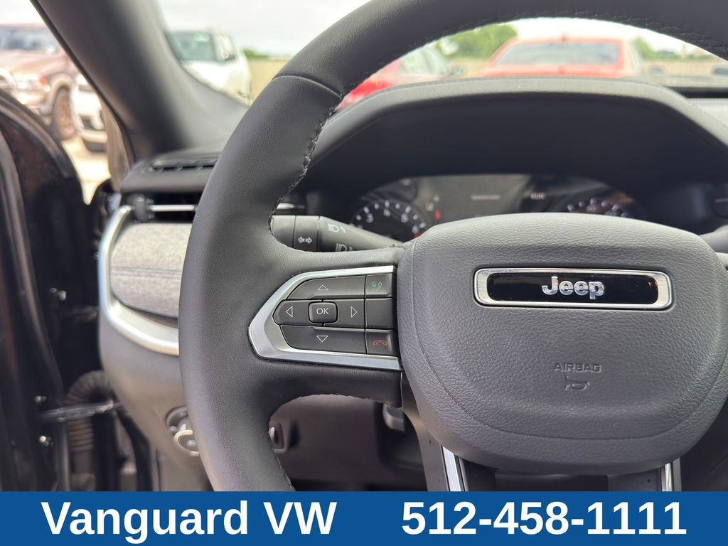Used 2025 Jeep Compass Latitude w/ Convenience Group AWD/4WD image 19