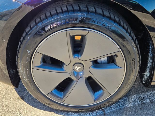 Used 2022 Tesla Model 3 Standard Range image 12
