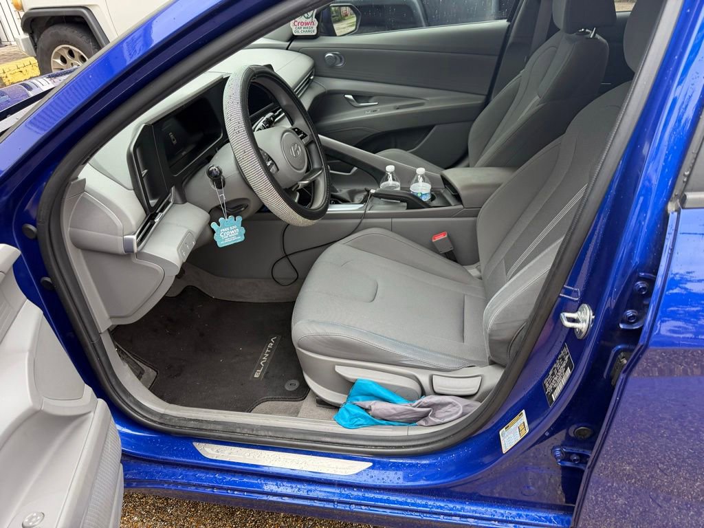 Used 2024 Hyundai Elantra SE FWD image 5