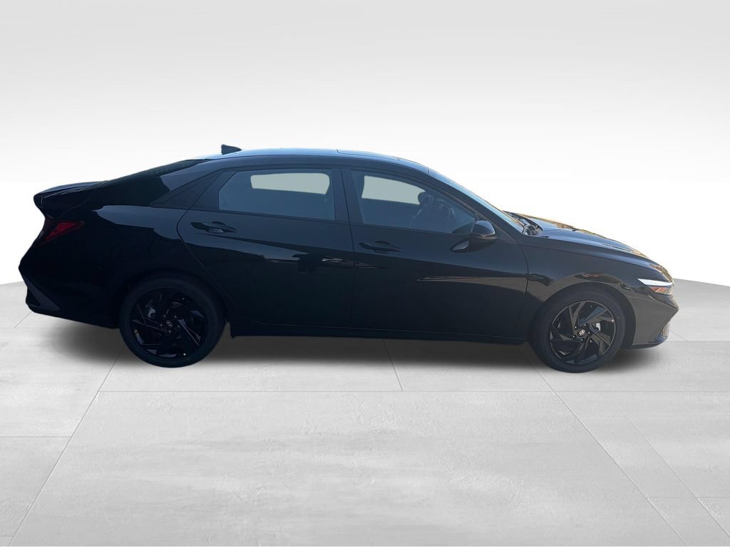 New 2026 Hyundai Elantra SEL Sport FWD image 8