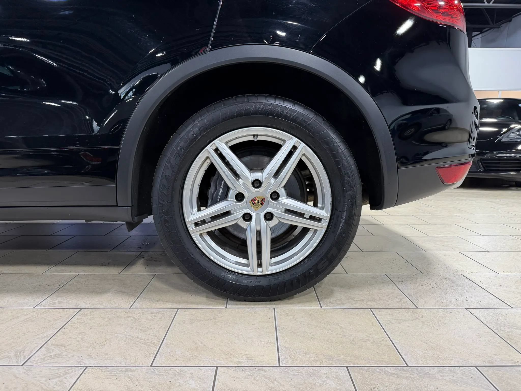 Used 2014 Porsche Cayenne Diesel Platinum Edition AWD/4WD image 39