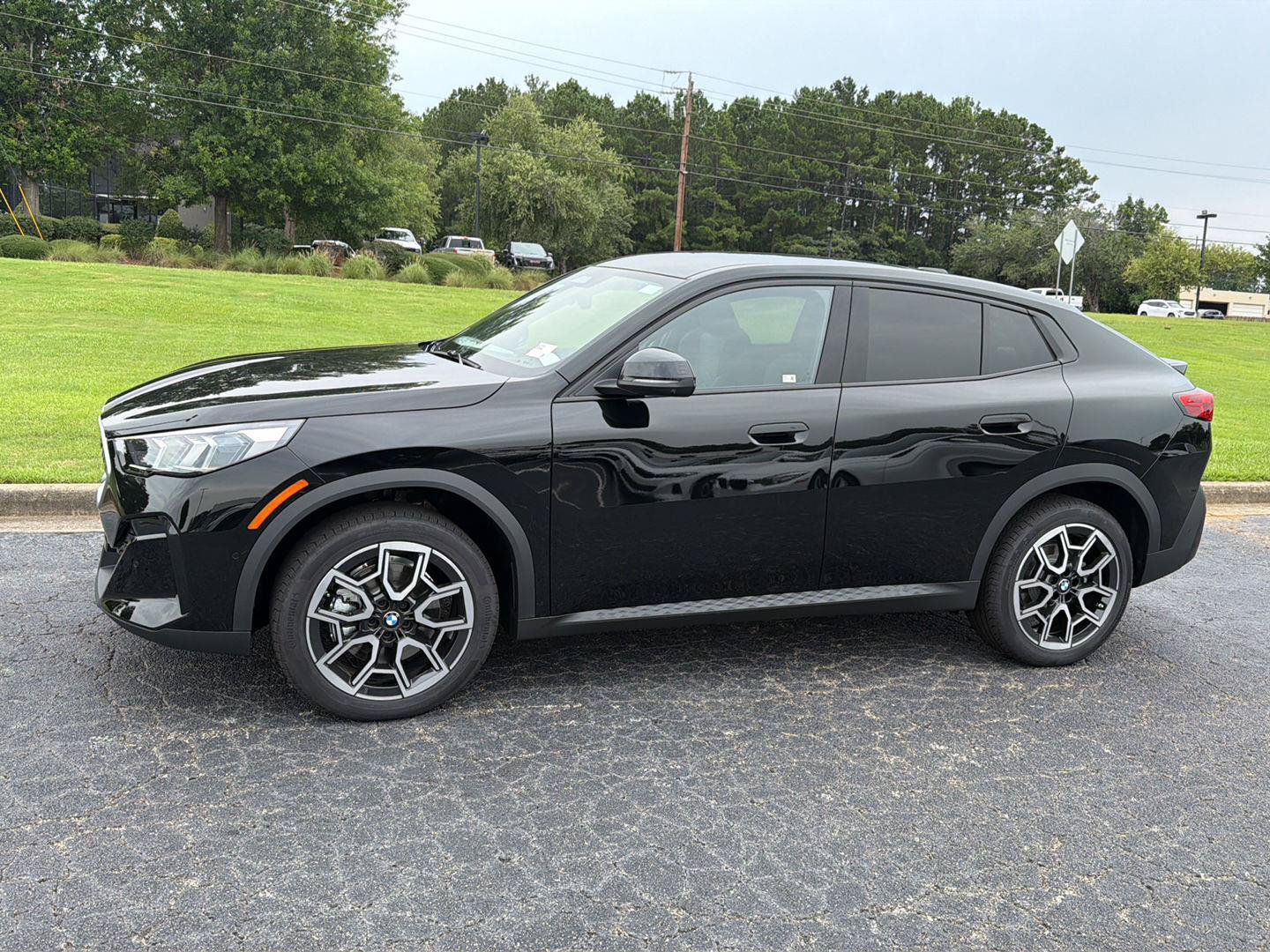 New 2026 BMW X2 xDrive28i w/ Technology Package AWD/4WD image 3