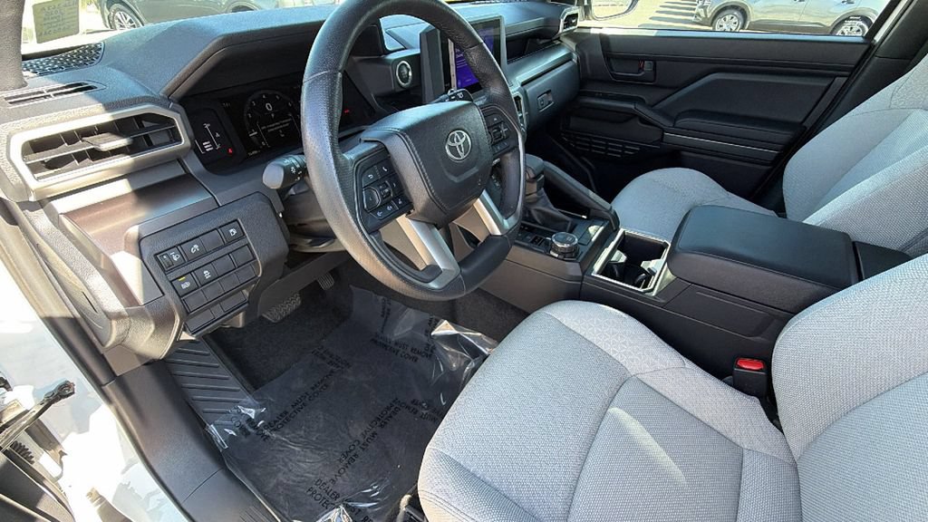 Used 2025 Toyota 4Runner SR5 AWD/4WD image 10