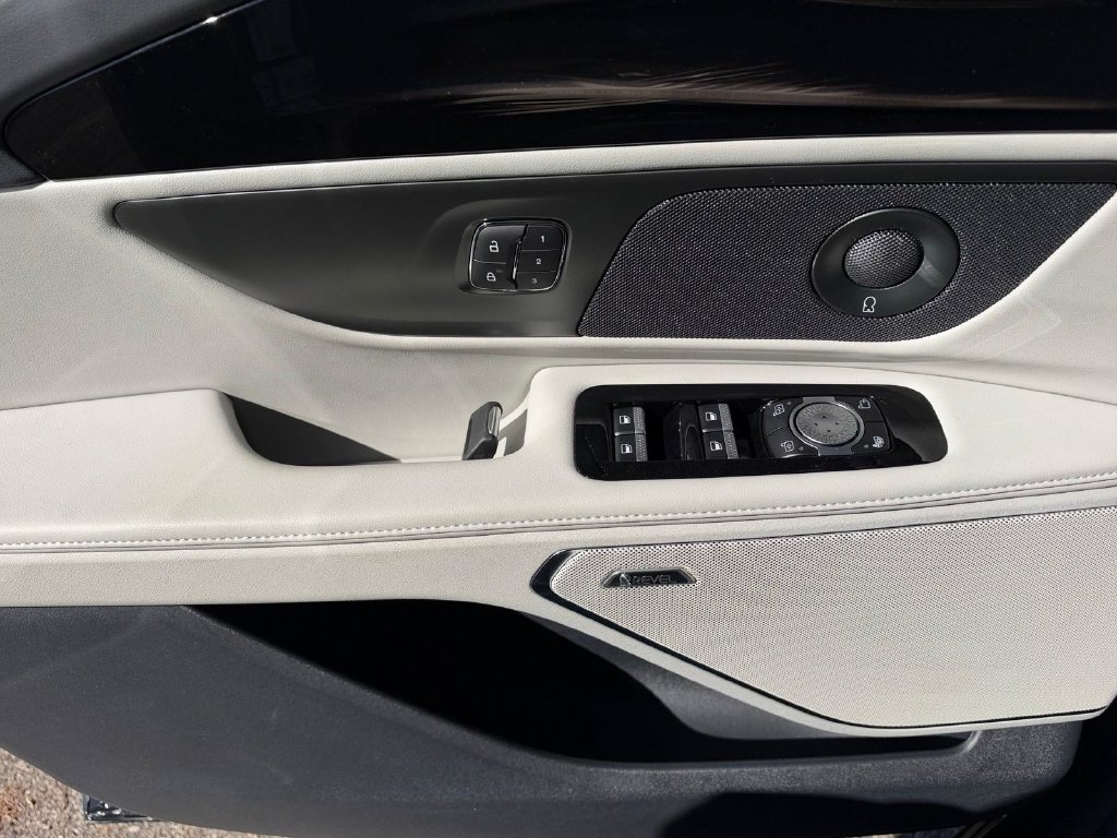 New 2026 Lincoln Nautilus Reserve w/ Jet Appearance Package AWD/4WD image 18