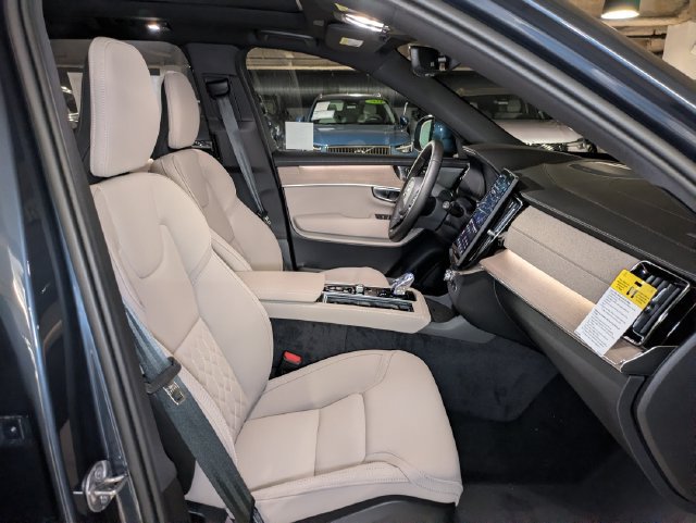 New 2026 Volvo XC90 T8 Plus w/ Protection Package AWD/4WD image 29