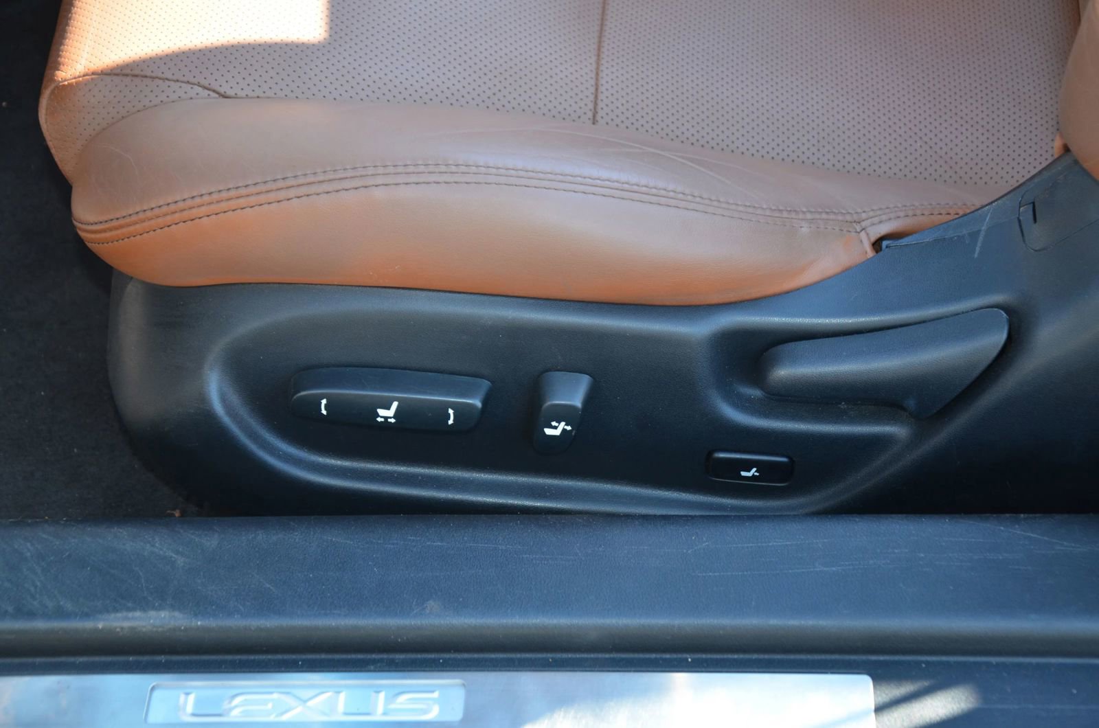 Used 2014 Lexus IS 250C w/ Luxury Package image 40