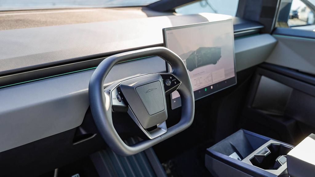 Used 2025 Tesla Cybertruck AWD Crew Cab image 24