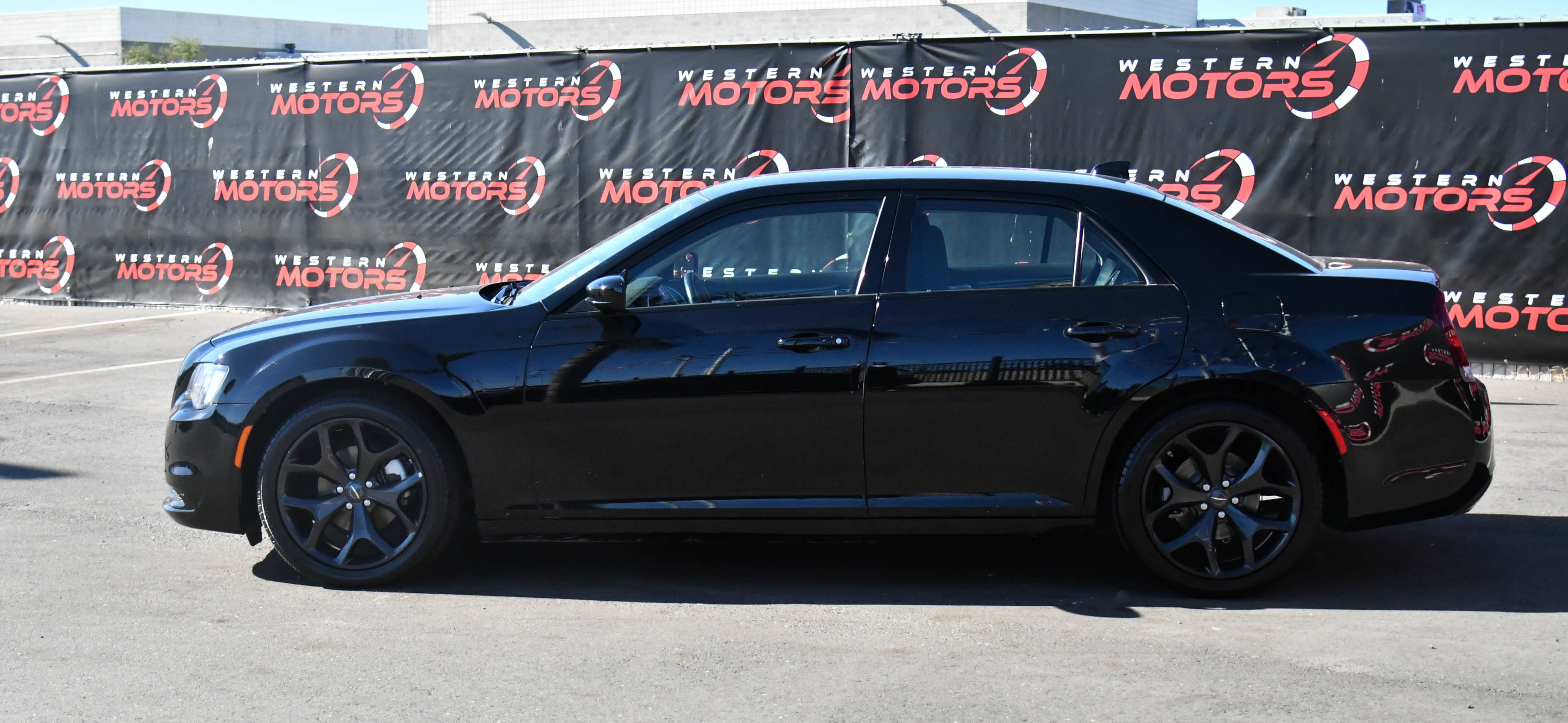 Used 2022 Chrysler 300 Touring w/ Sport Appearance Package image 4