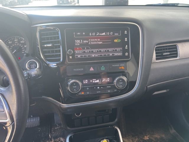 Used 2017 Mitsubishi Outlander SEL image 11