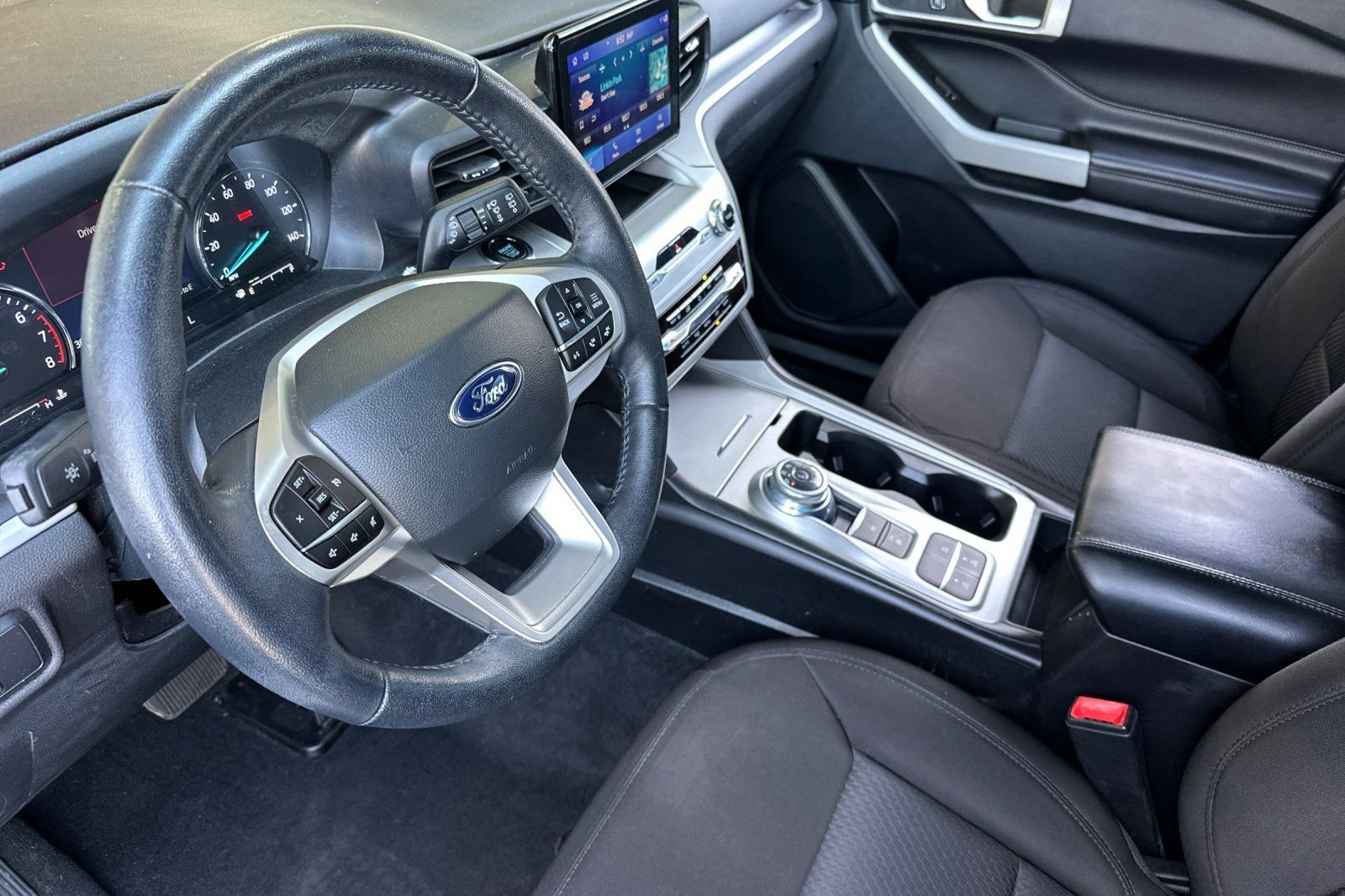 Certified 2022 Ford Explorer XLT RWD image 6