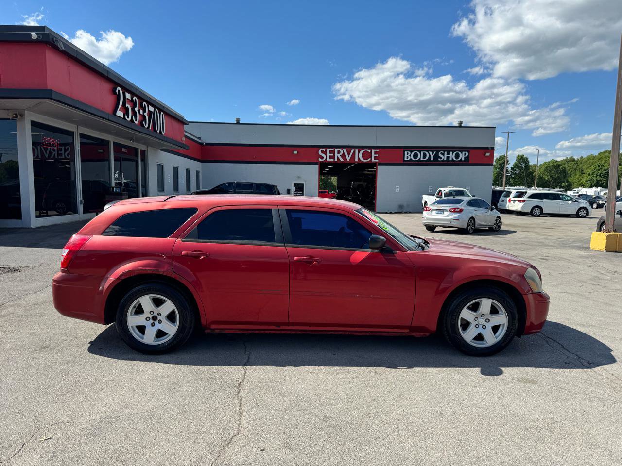 Used 2005 Dodge Magnum SE RWD image 2