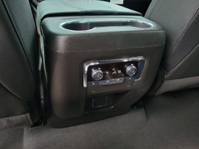 Used 2025 GMC Yukon AT4 w/ AT4 Premium Package AWD/4WD image 15