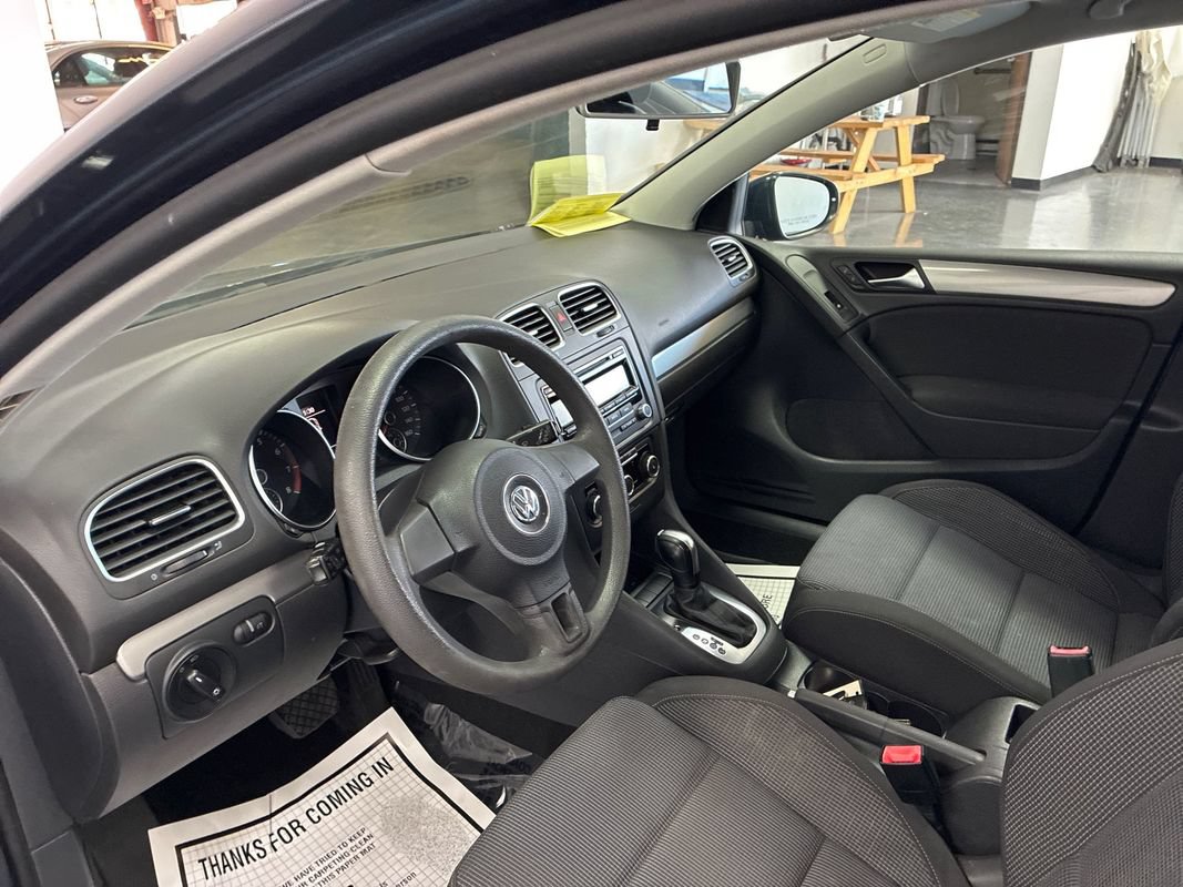 Used 2011 Volkswagen Golf 4-Door FWD image 8