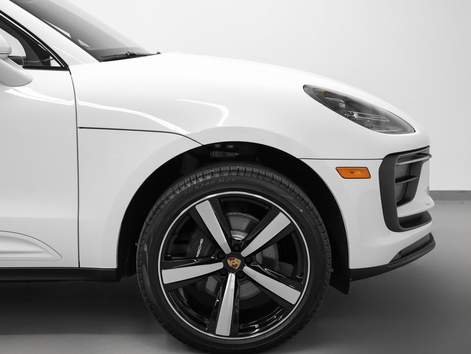 Certified 2026 Porsche Macan AWD/4WD image 15