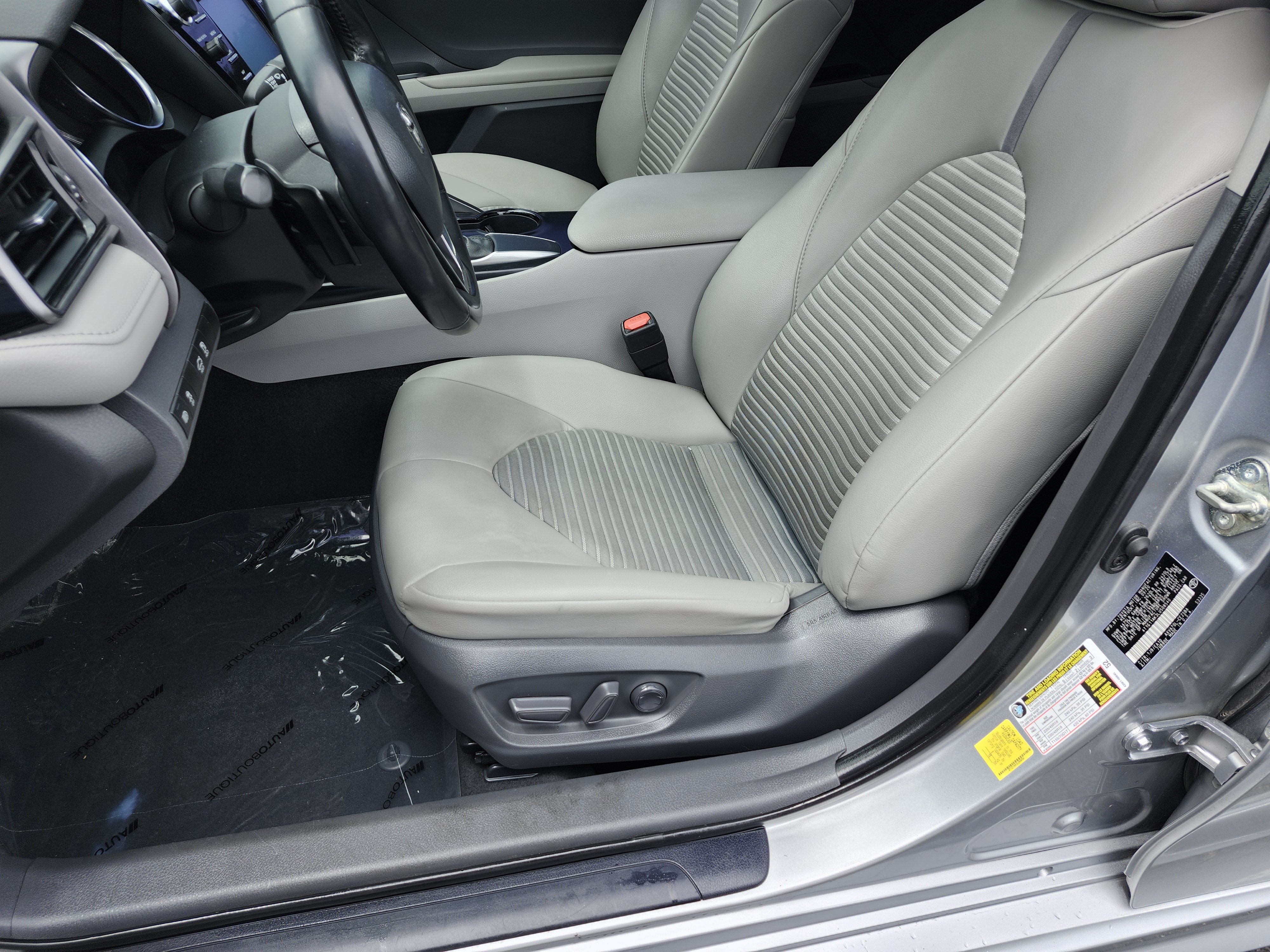 Used 2020 Toyota Camry SE FWD image 22
