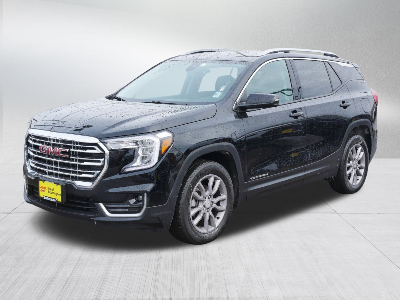 Used 2024 GMC Terrain SLT image 3