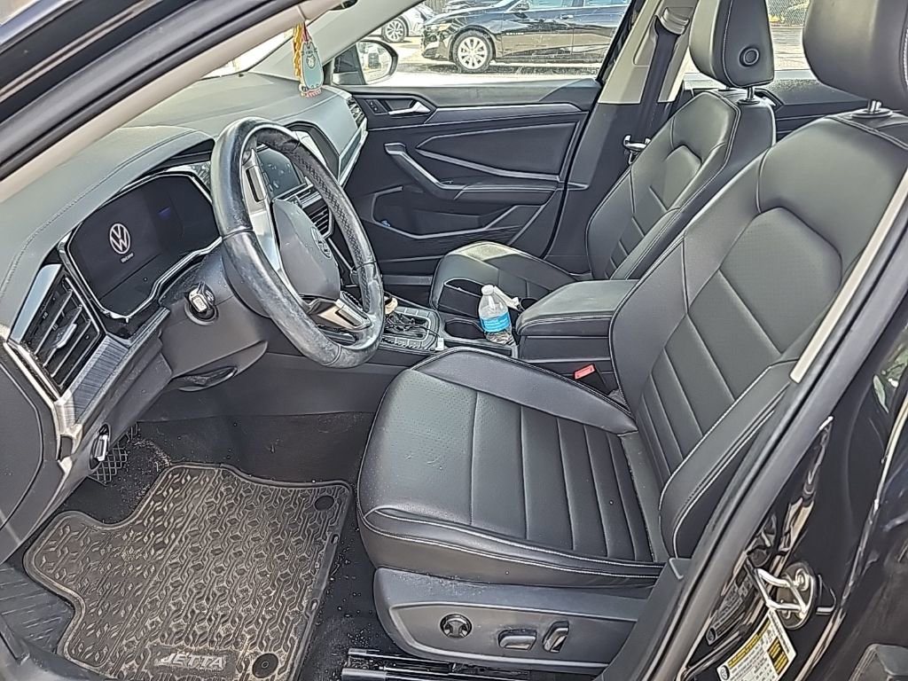 Used 2023 Volkswagen Jetta SE w/ Panoramic Sunroof Package image 11
