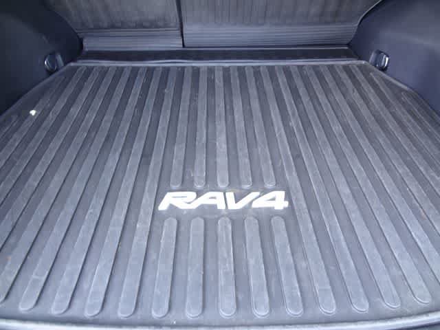 Used 2023 Toyota RAV4 LE AWD/4WD image 9