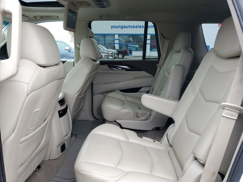 Used 2016 Cadillac Escalade Premium image 29