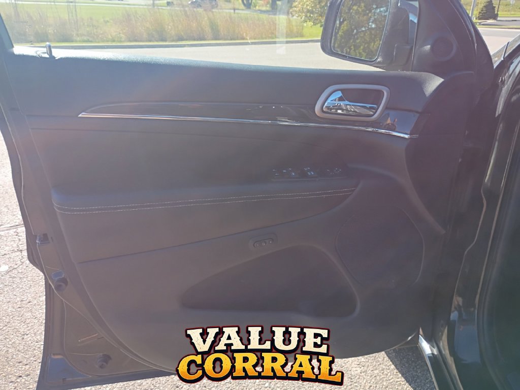 Used 2016 Jeep Grand Cherokee Overland w/ Advanced Technology Group AWD/4WD image 25