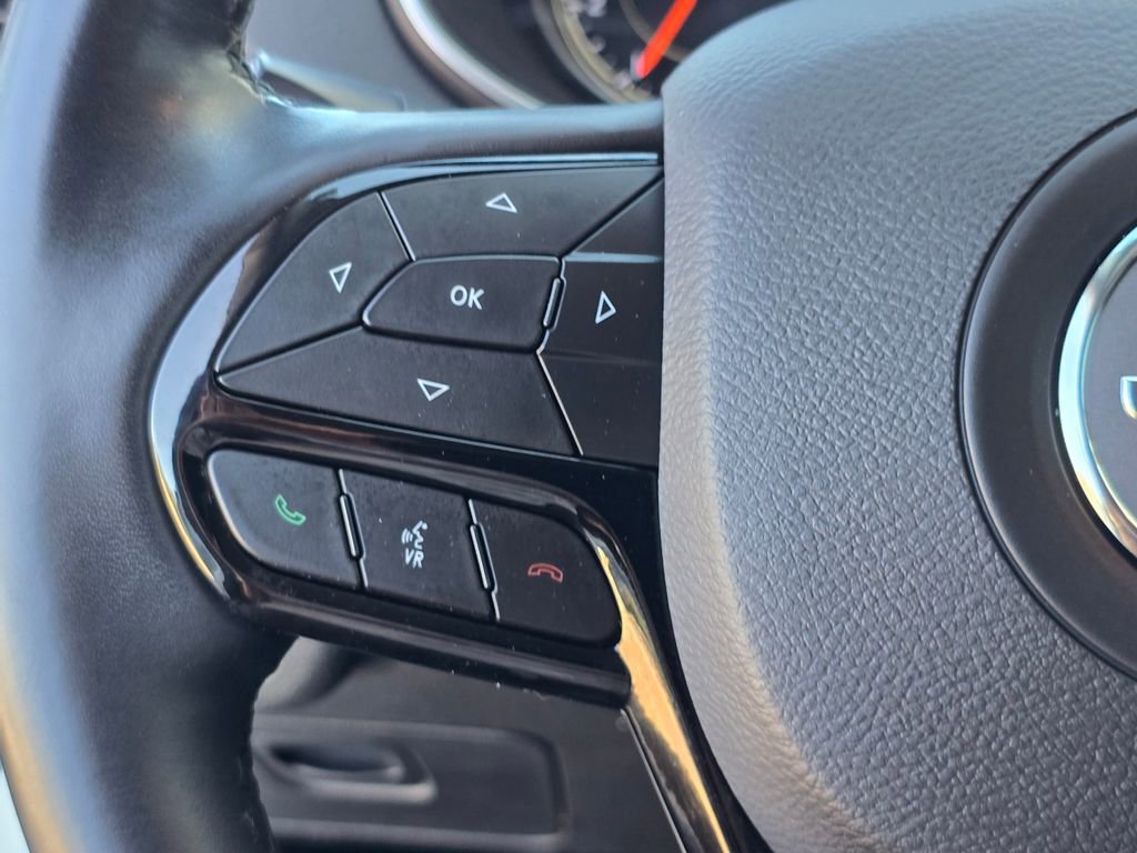 Used 2021 Jeep Cherokee Latitude Plus FWD image 23
