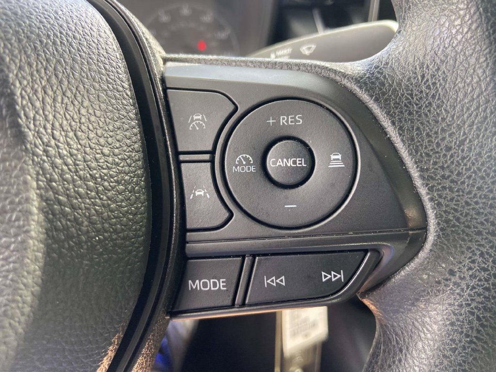 Used 2025 Toyota Corolla LE FWD image 31