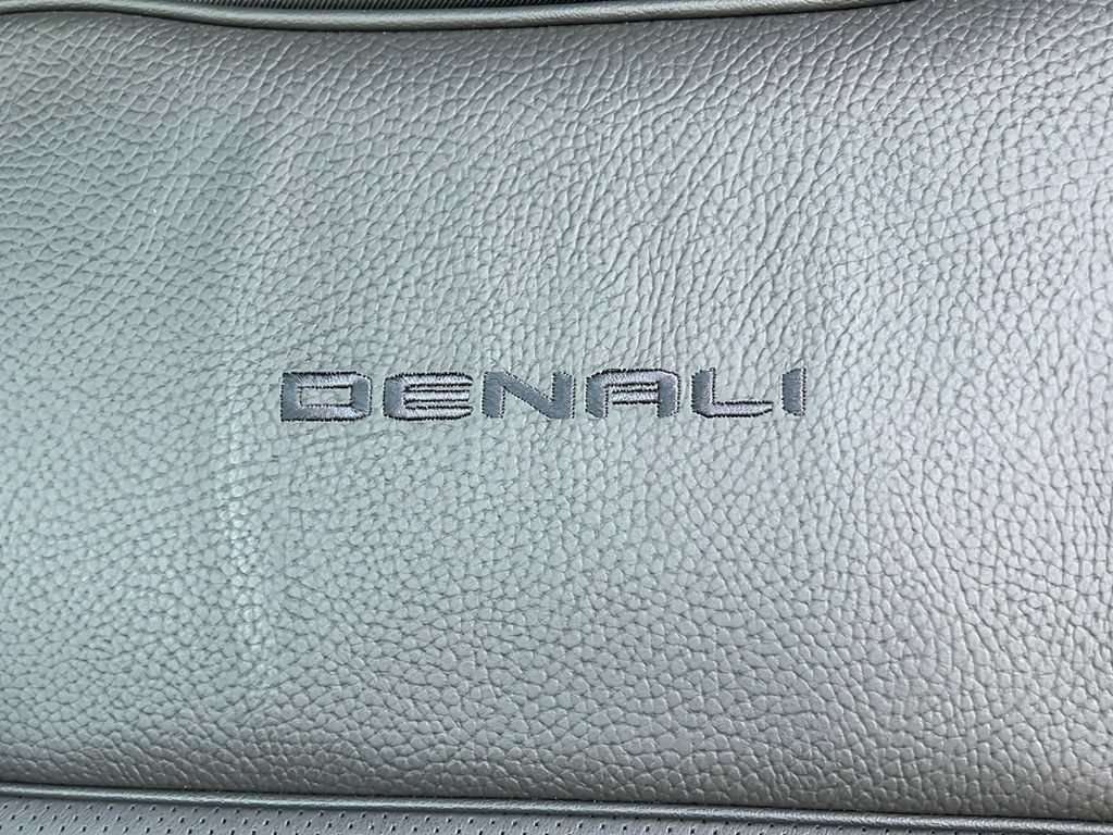 New 2025 GMC Yukon XL Denali w/ Denali Reserve Package AWD/4WD image 17