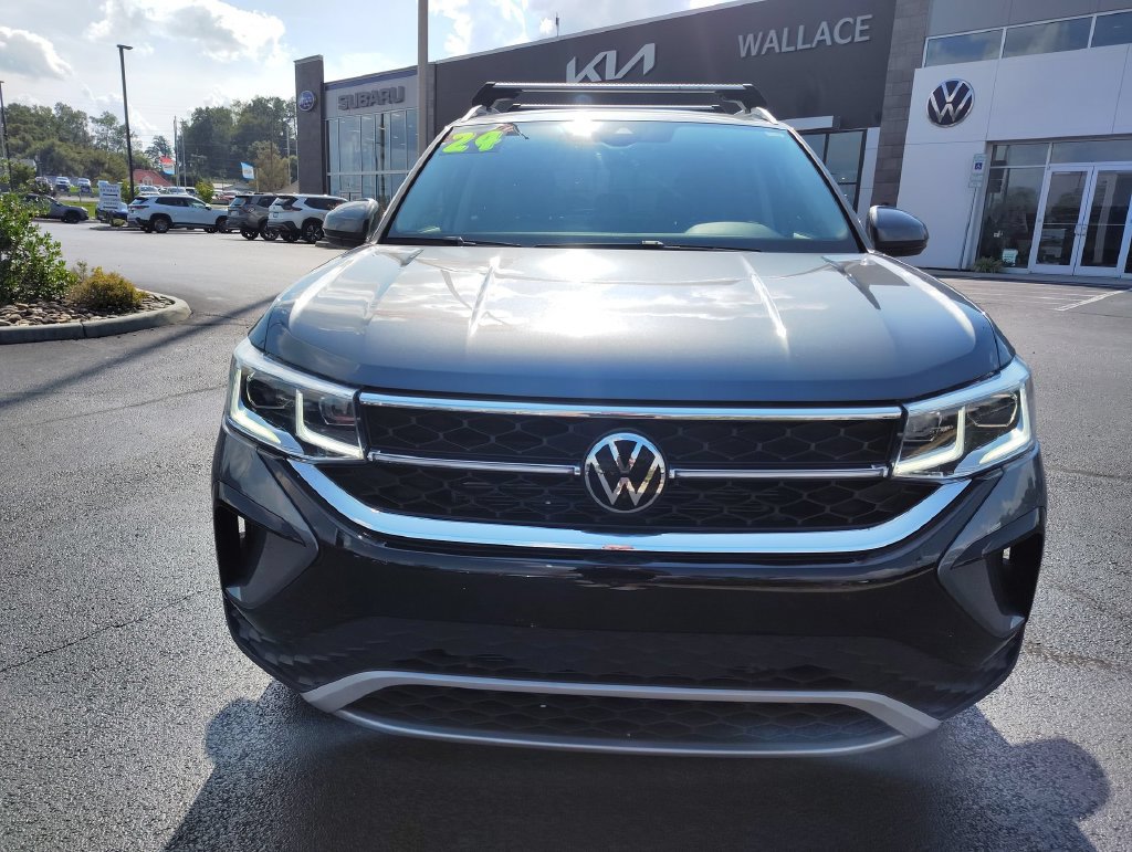 Certified 2024 Volkswagen Taos SEL AWD/4WD image 2