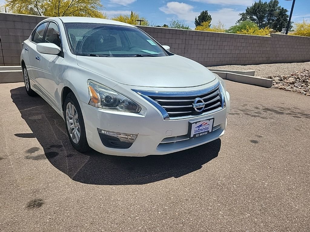 Used 2014 Nissan Altima 2.5 S w/ Display Audio Package FWD image 2