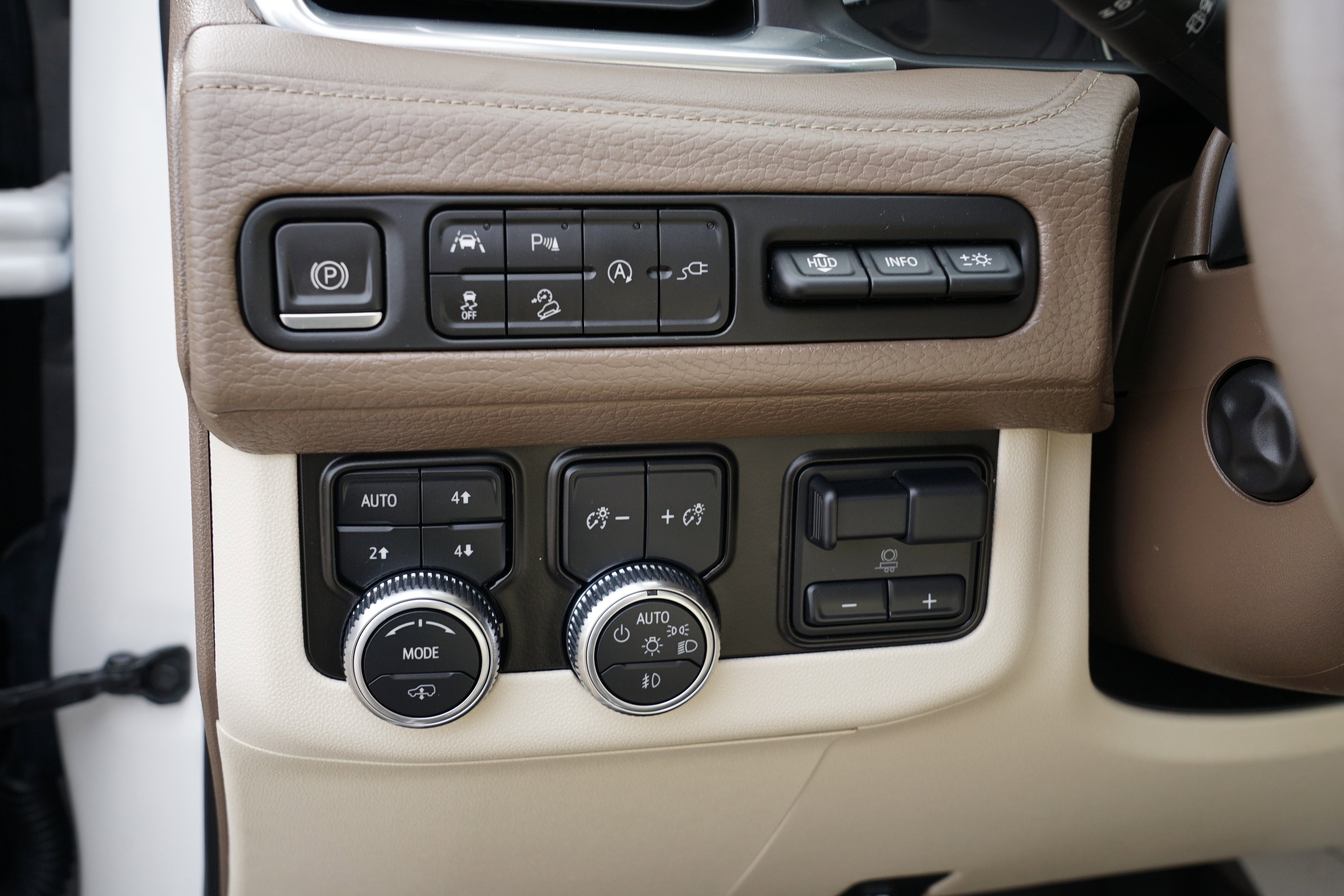 Used 2021 GMC Yukon XL Denali w/ Denali Ultimate Package image 17