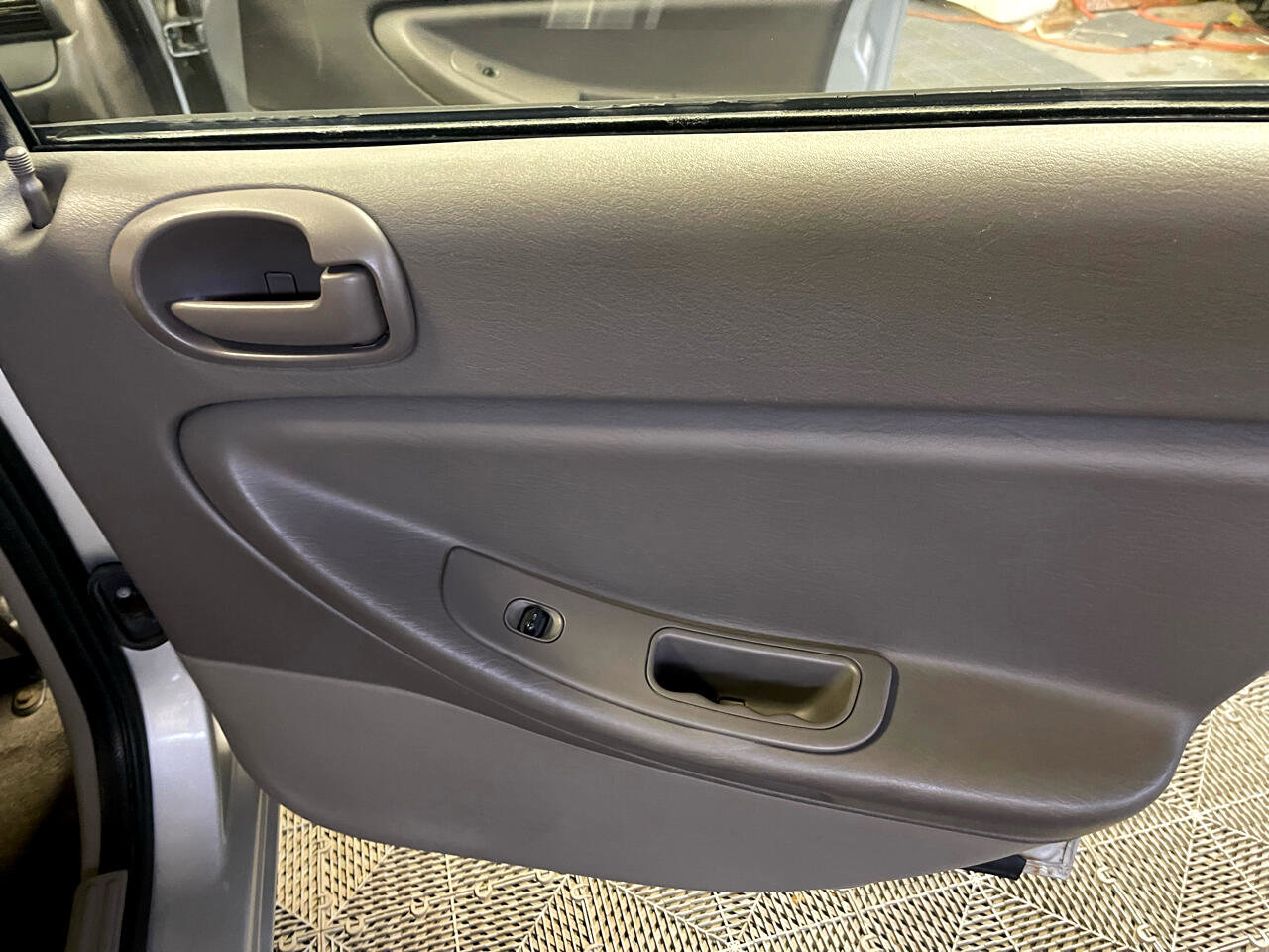 Used 2004 Dodge Stratus SE image 16