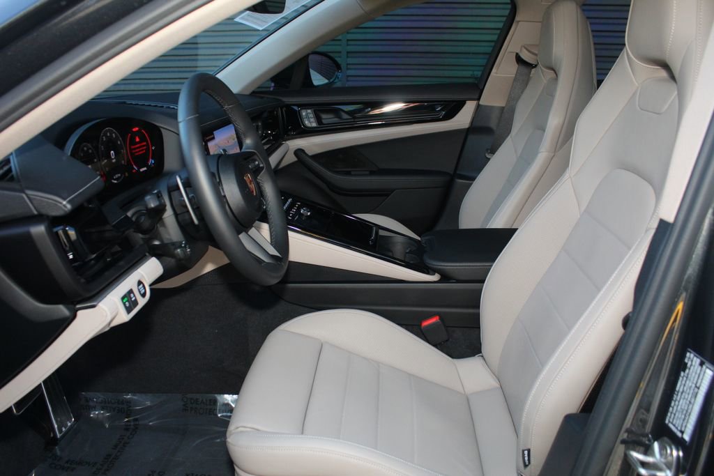 Certified 2025 Porsche Panamera 4 image 5