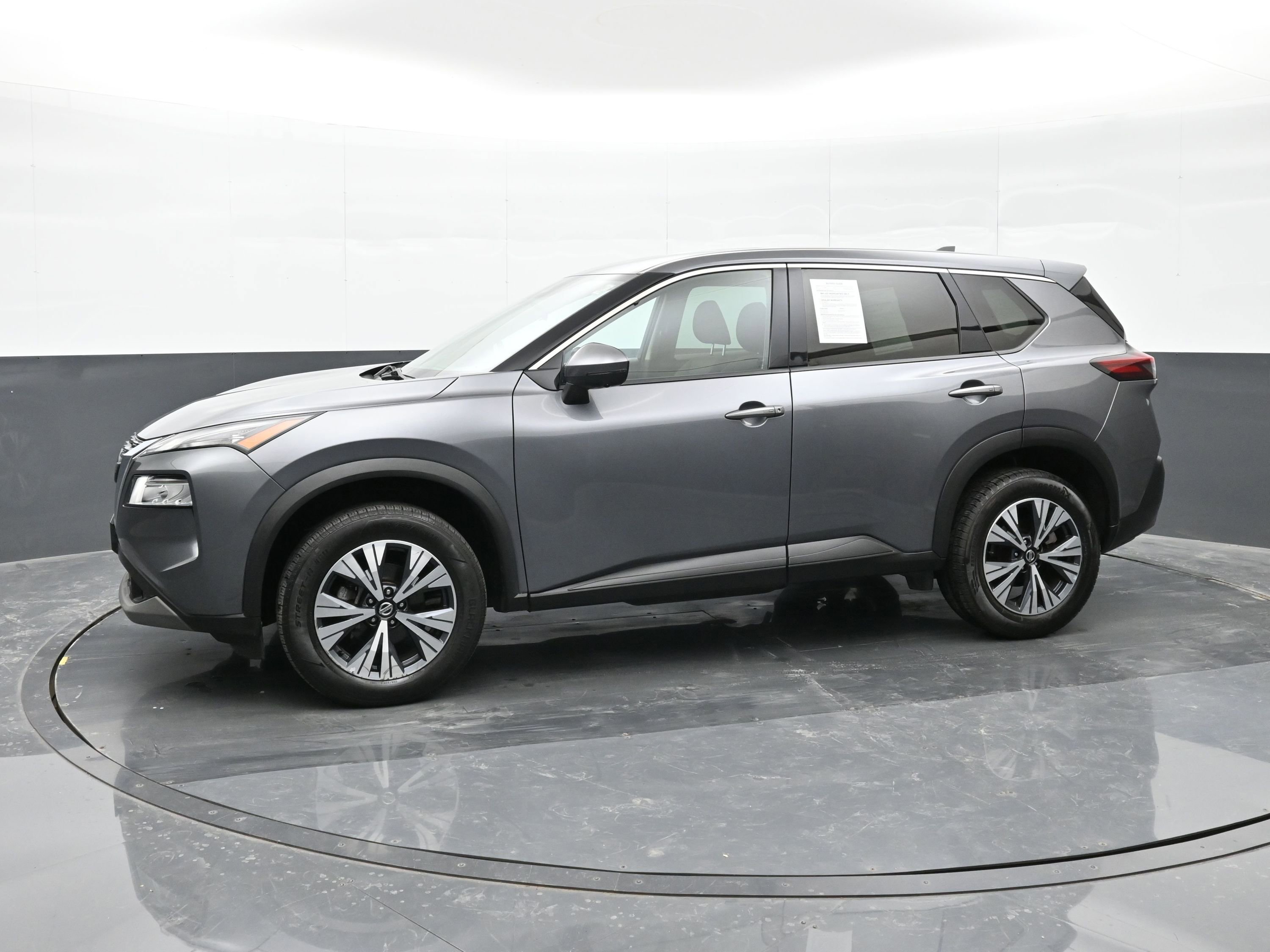 Used 2021 Nissan Rogue SV image 5