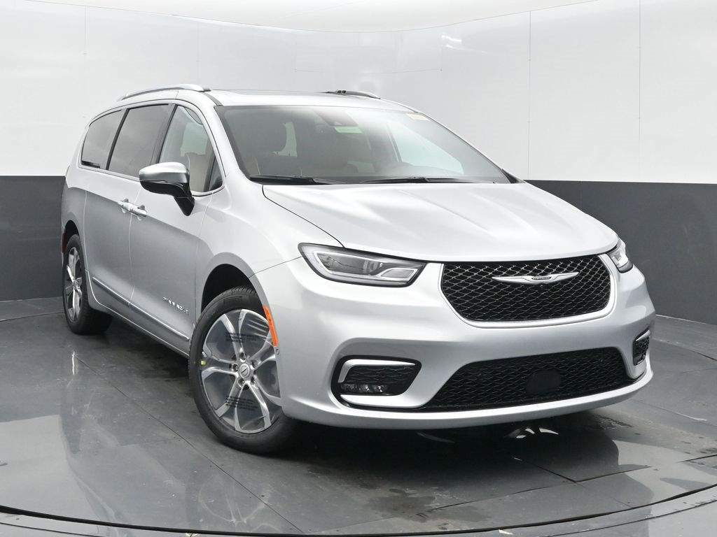 New 2026 Chrysler Pacifica Pinnacle image 2