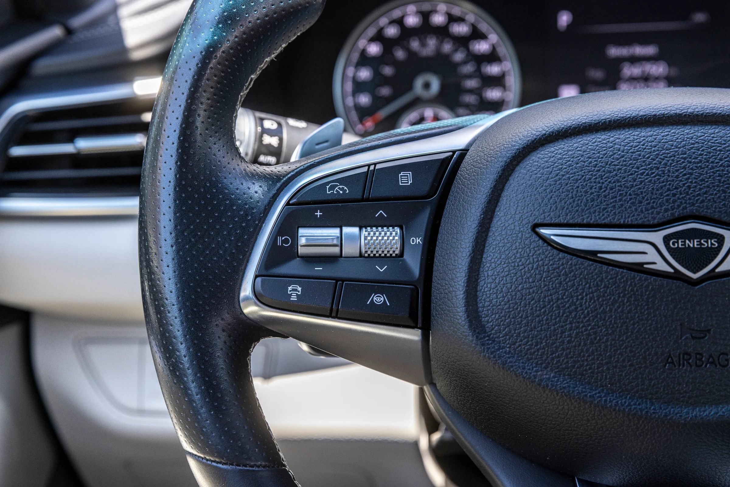 Used 2025 Genesis G70 2.5T RWD image 36