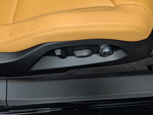 New 2027 Chevrolet Corvette Stingray Convertible w/ 3LT RWD image 17