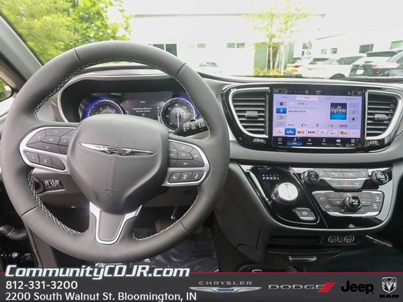New 2025 Chrysler Voyager LX FWD image 10