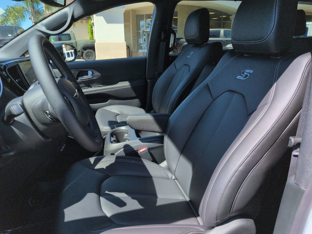 New 2026 Chrysler Pacifica Select image 11