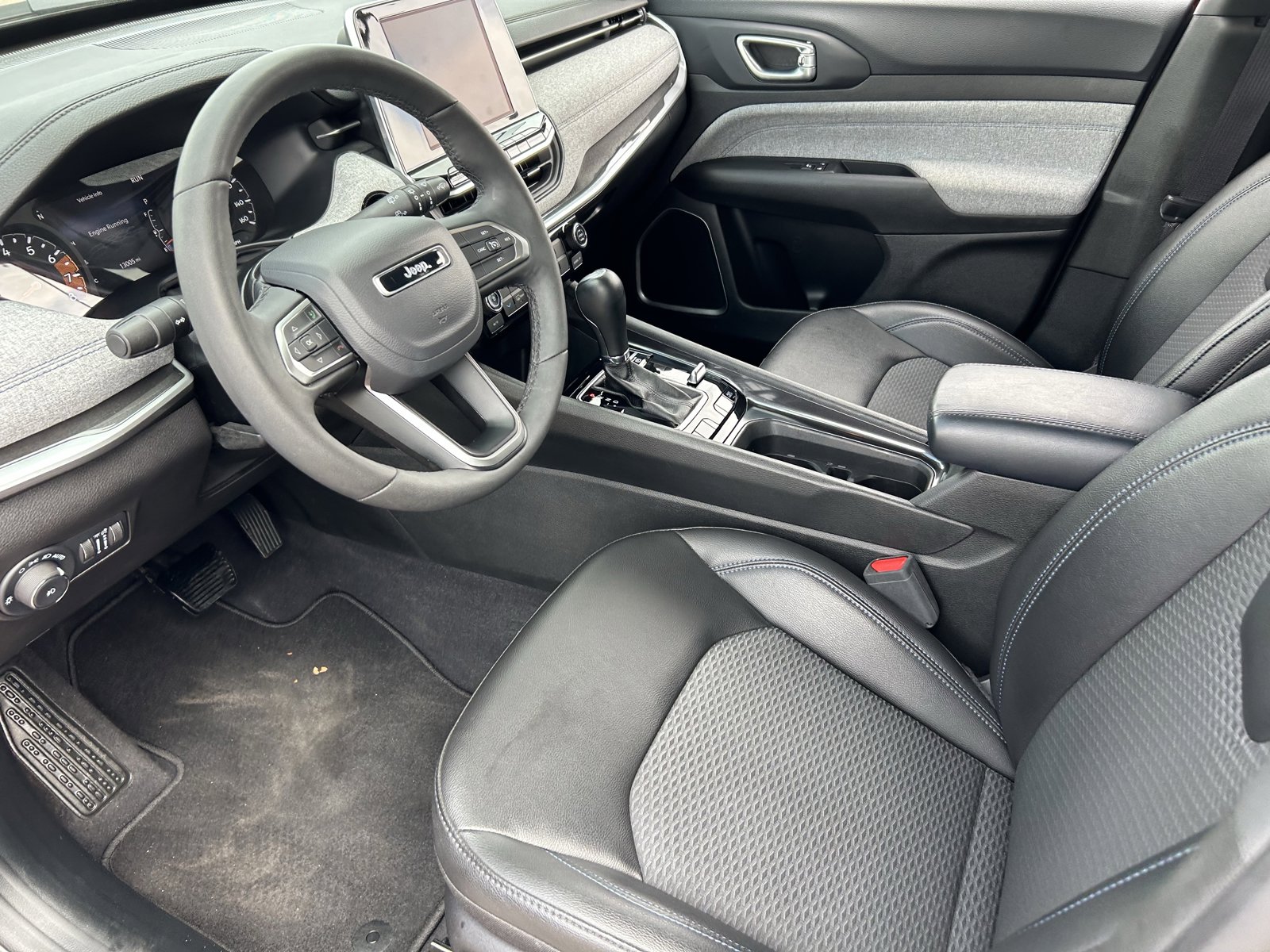 Used 2025 Jeep Compass Latitude AWD/4WD image 26