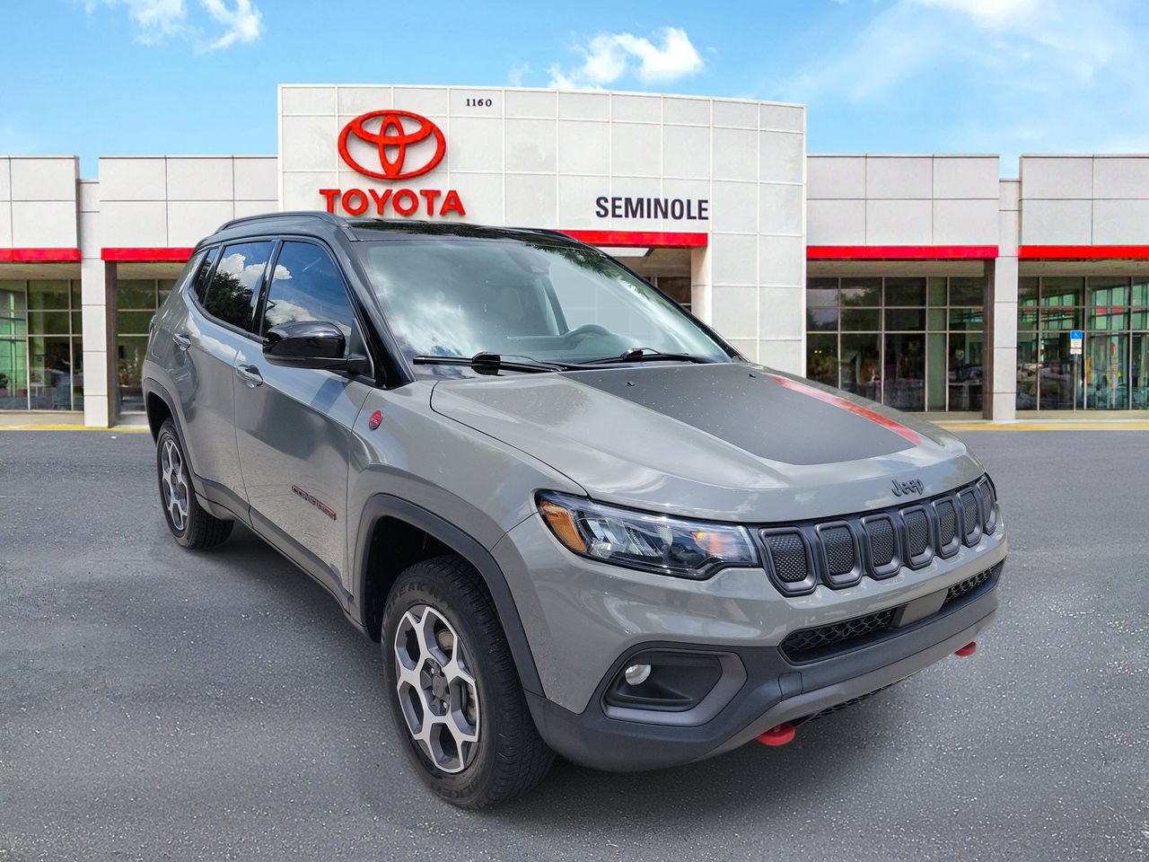 Used 2022 Jeep Compass Trailhawk w/ Trailhawk Convenience Group AWD/4WD image 2
