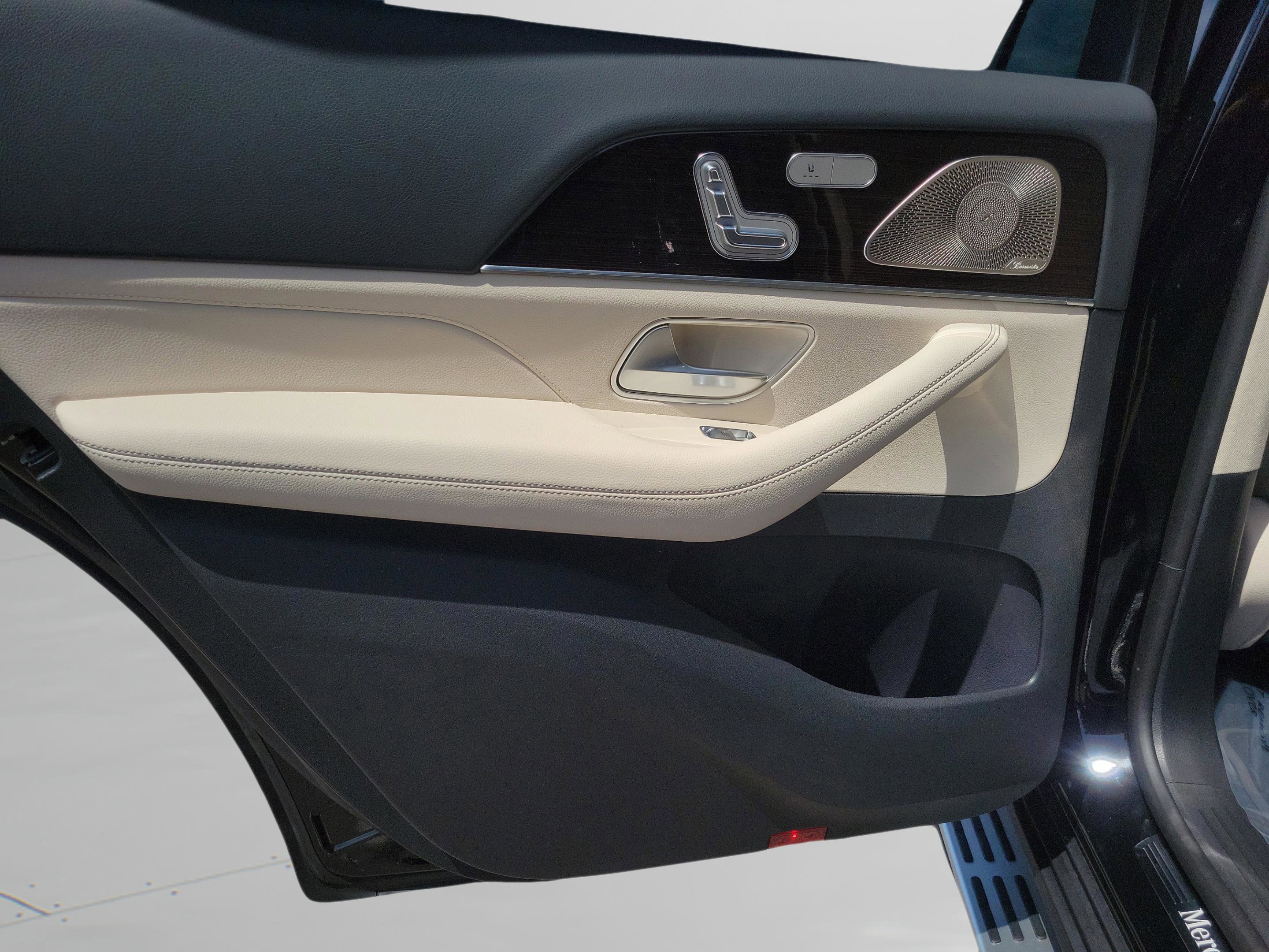 New 2026 Mercedes-Benz GLS 450 4MATIC image 6