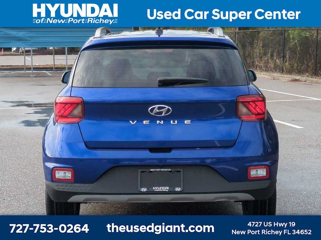 Certified 2023 Hyundai Venue SEL FWD image 4