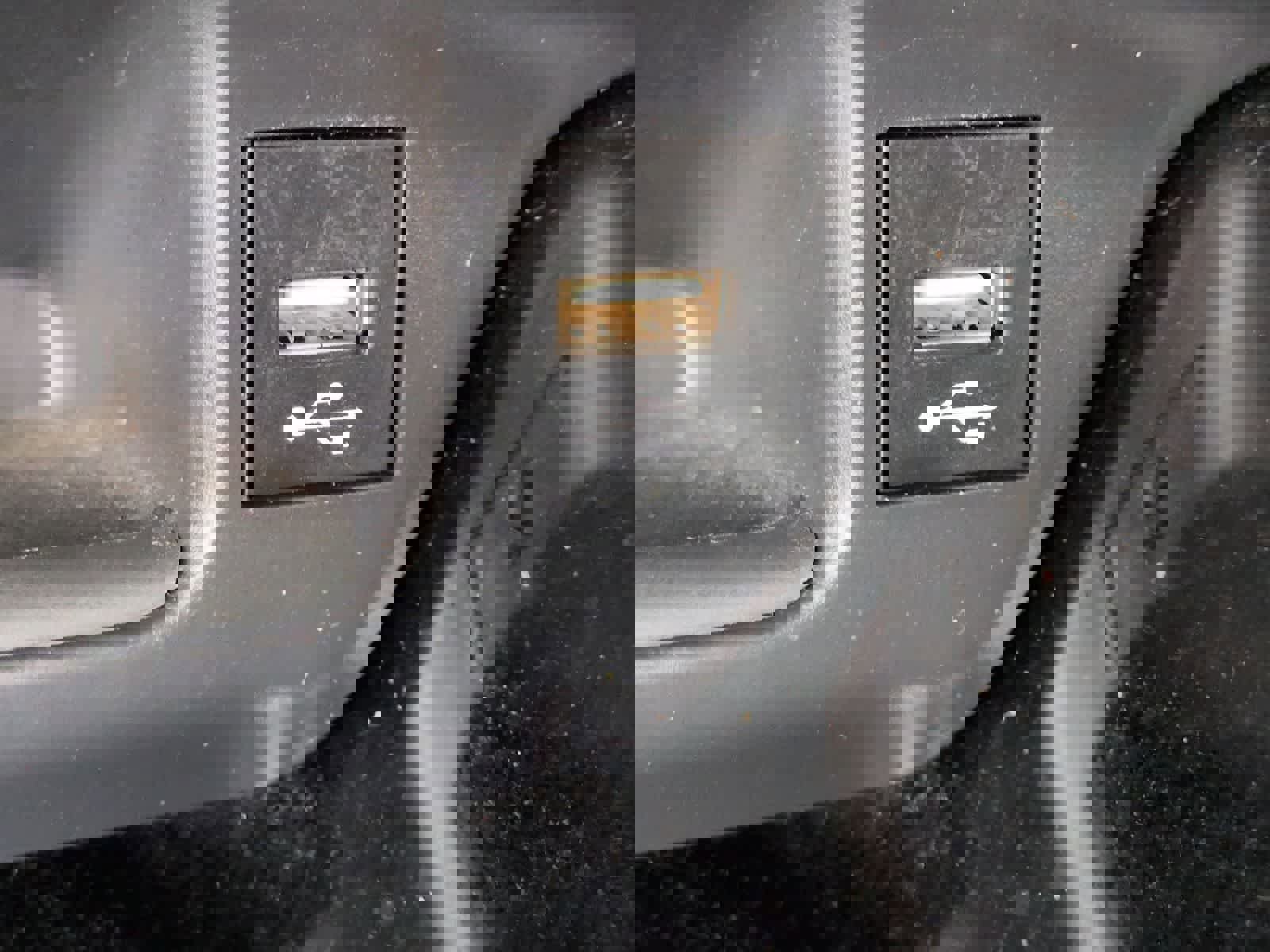 Used 2020 Toyota C-HR XLE image 29