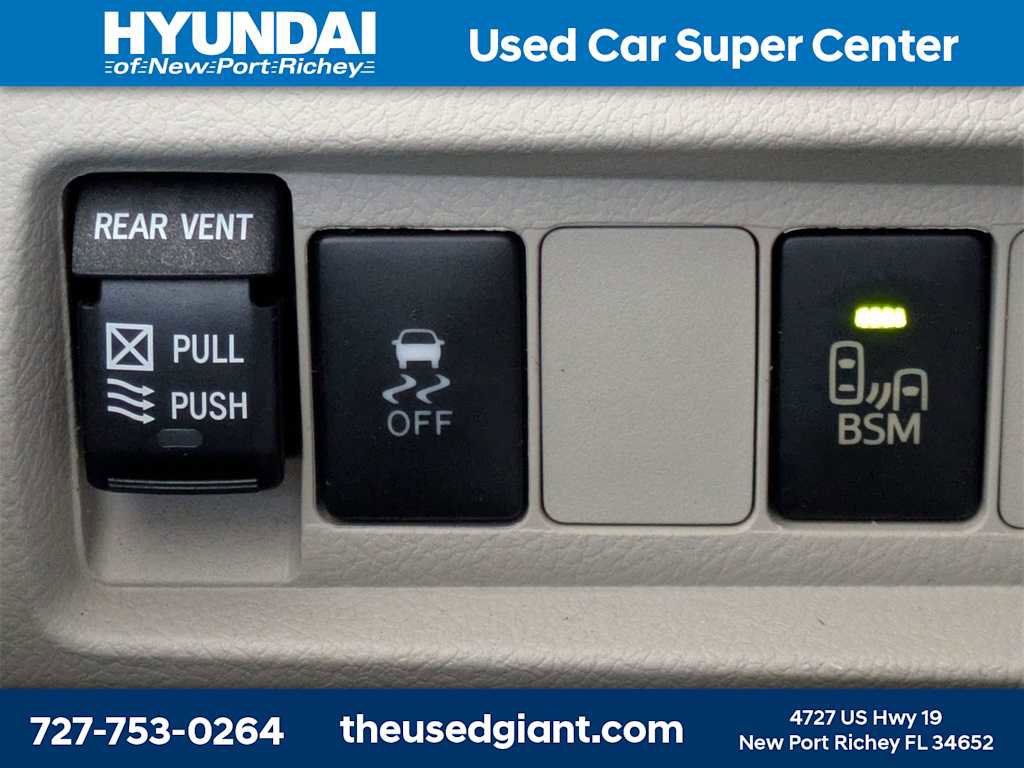 Used 2015 Toyota Sienna XLE image 31