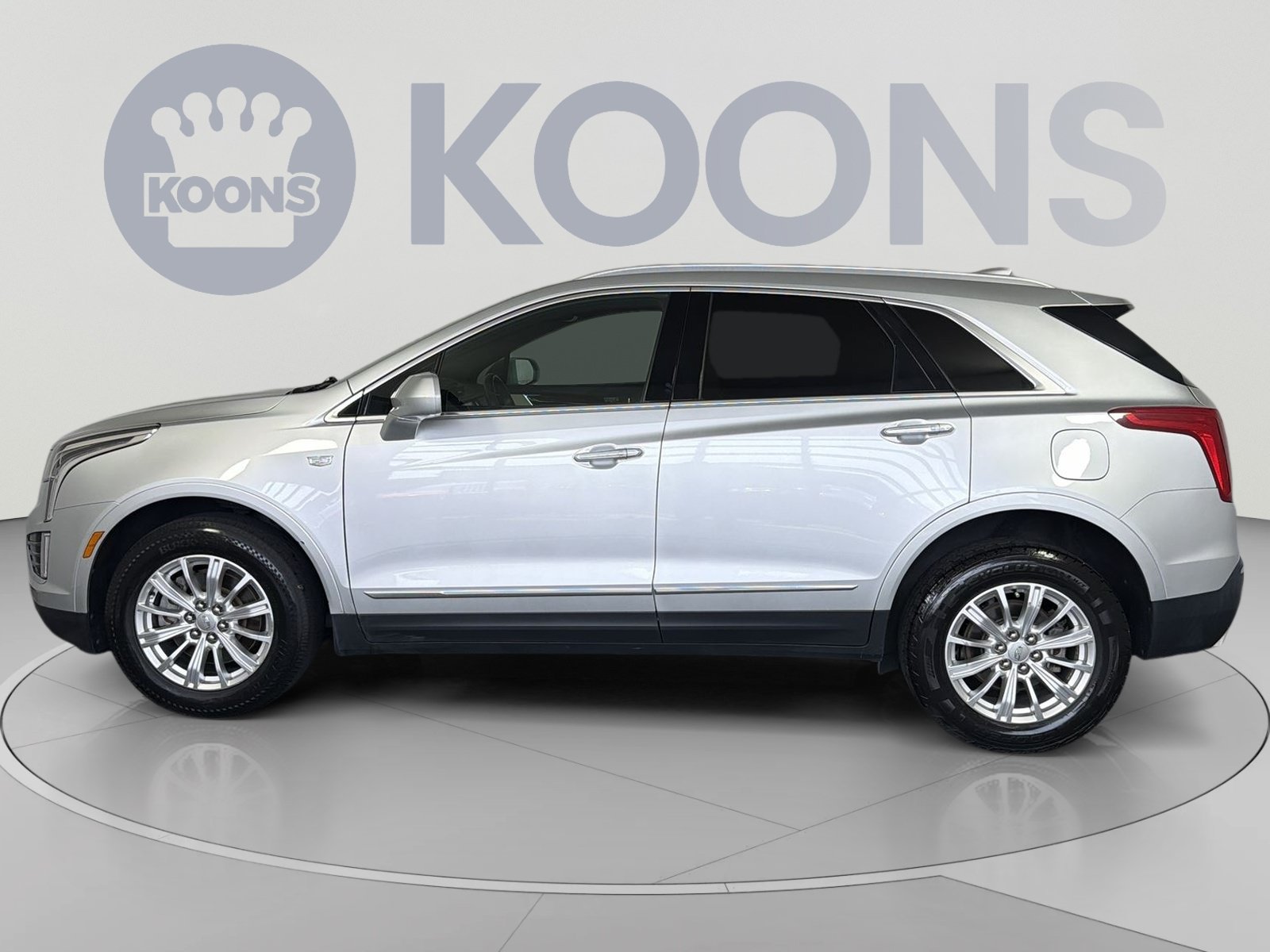 Used 2017 Cadillac XT5 FWD image 2