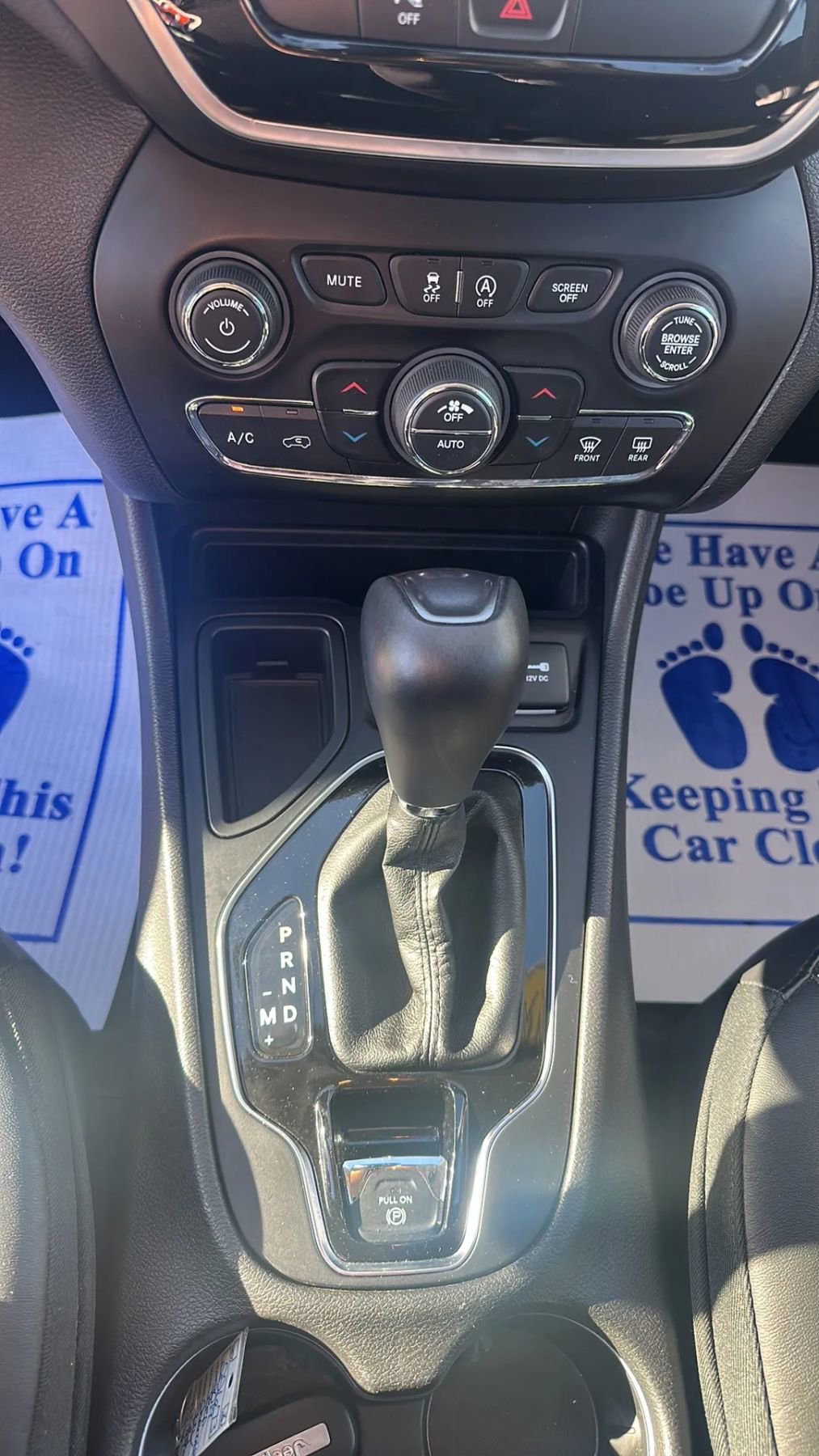 Used 2019 Jeep Cherokee Limited FWD image 15