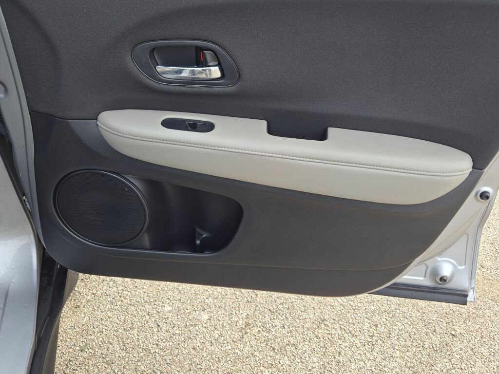 Used 2021 Honda HR-V LX image 5