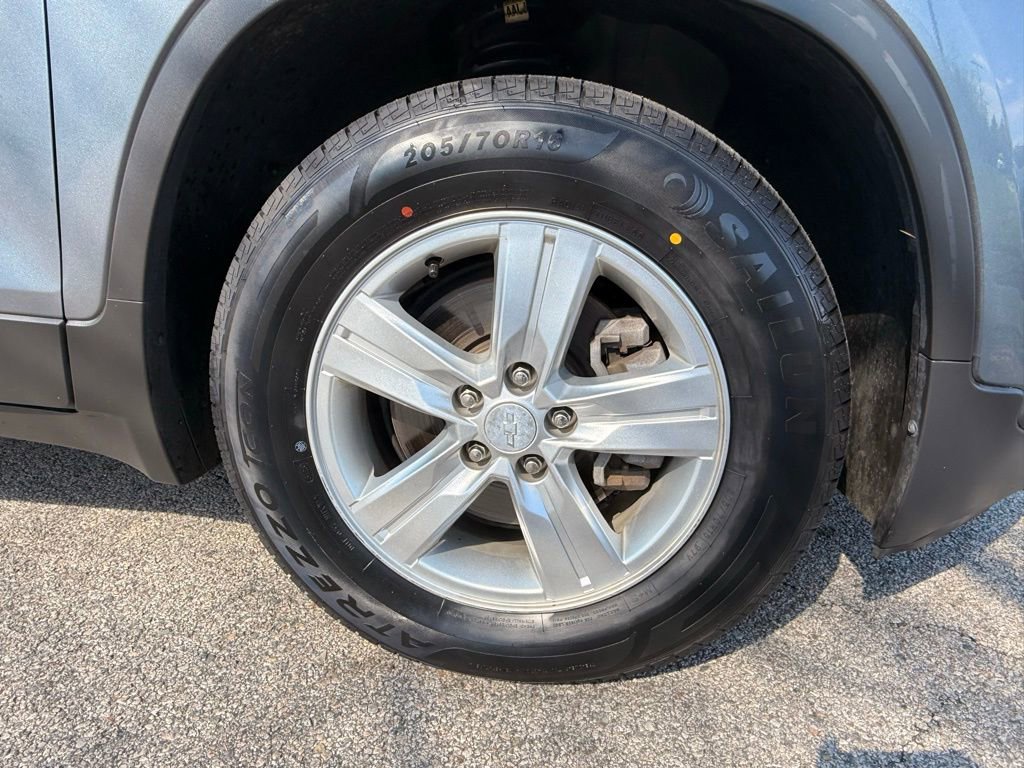 Used 2020 Chevrolet Trax LT w/ LT Convenience Package FWD image 34